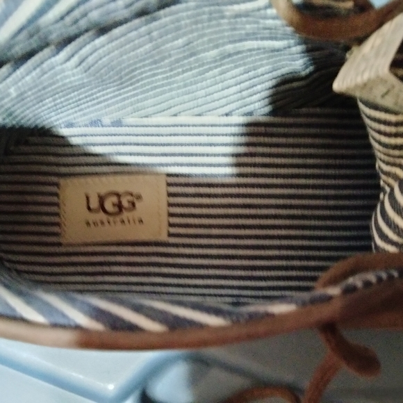 Men's UGGs - Picture 4 of 5